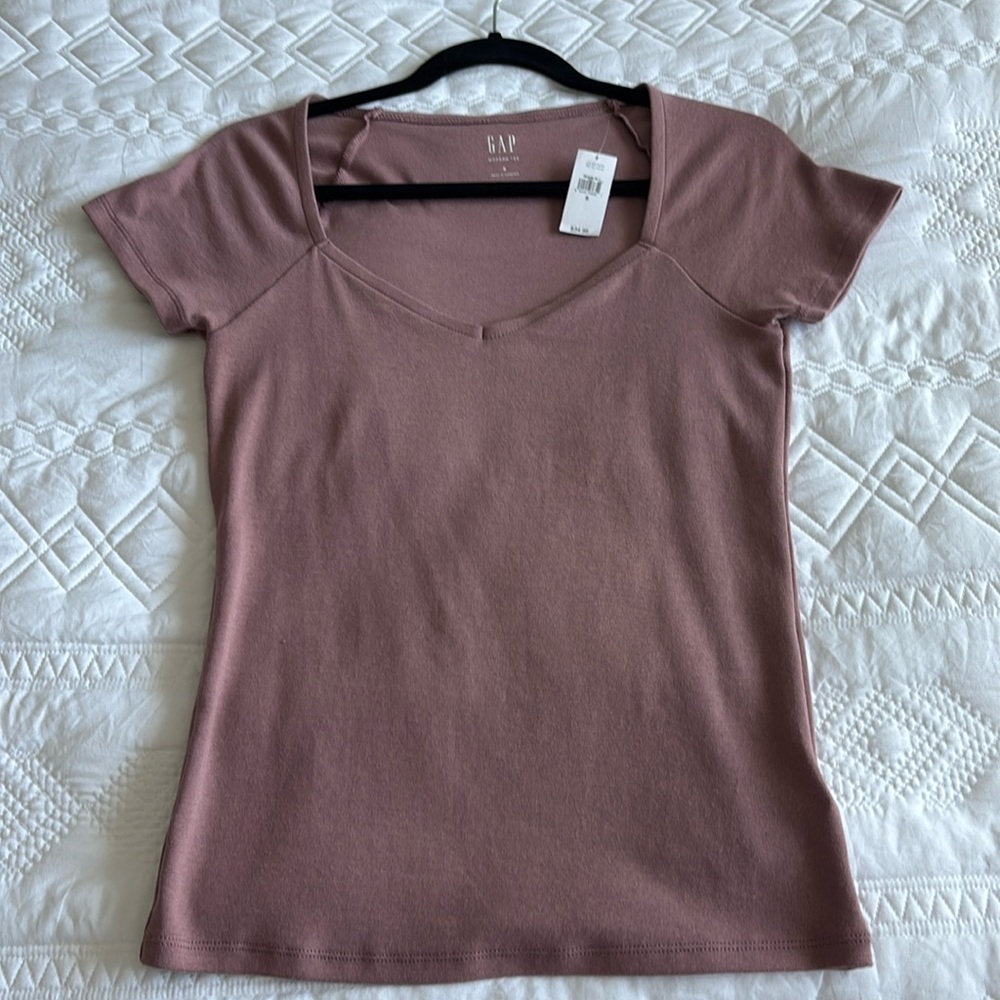 NWT GAP tshirt